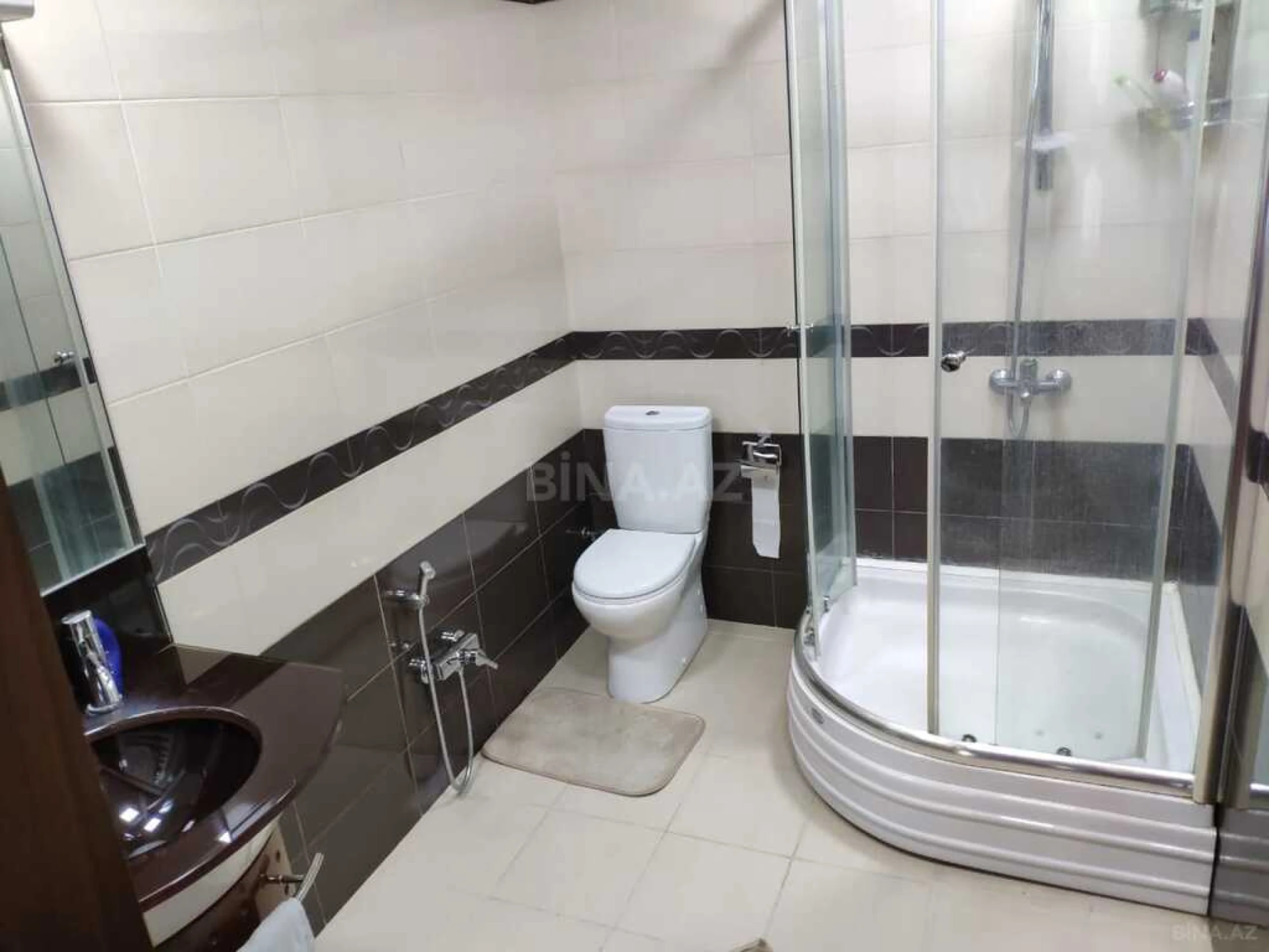 Kirayə verilir 4 otaqlı mənzil 220 m²