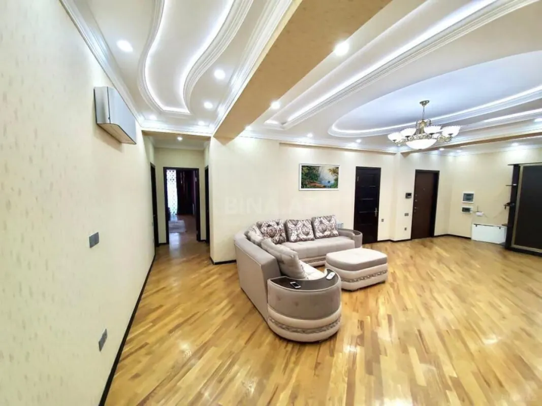 Kirayə verilir 4 otaqlı mənzil 220 m²