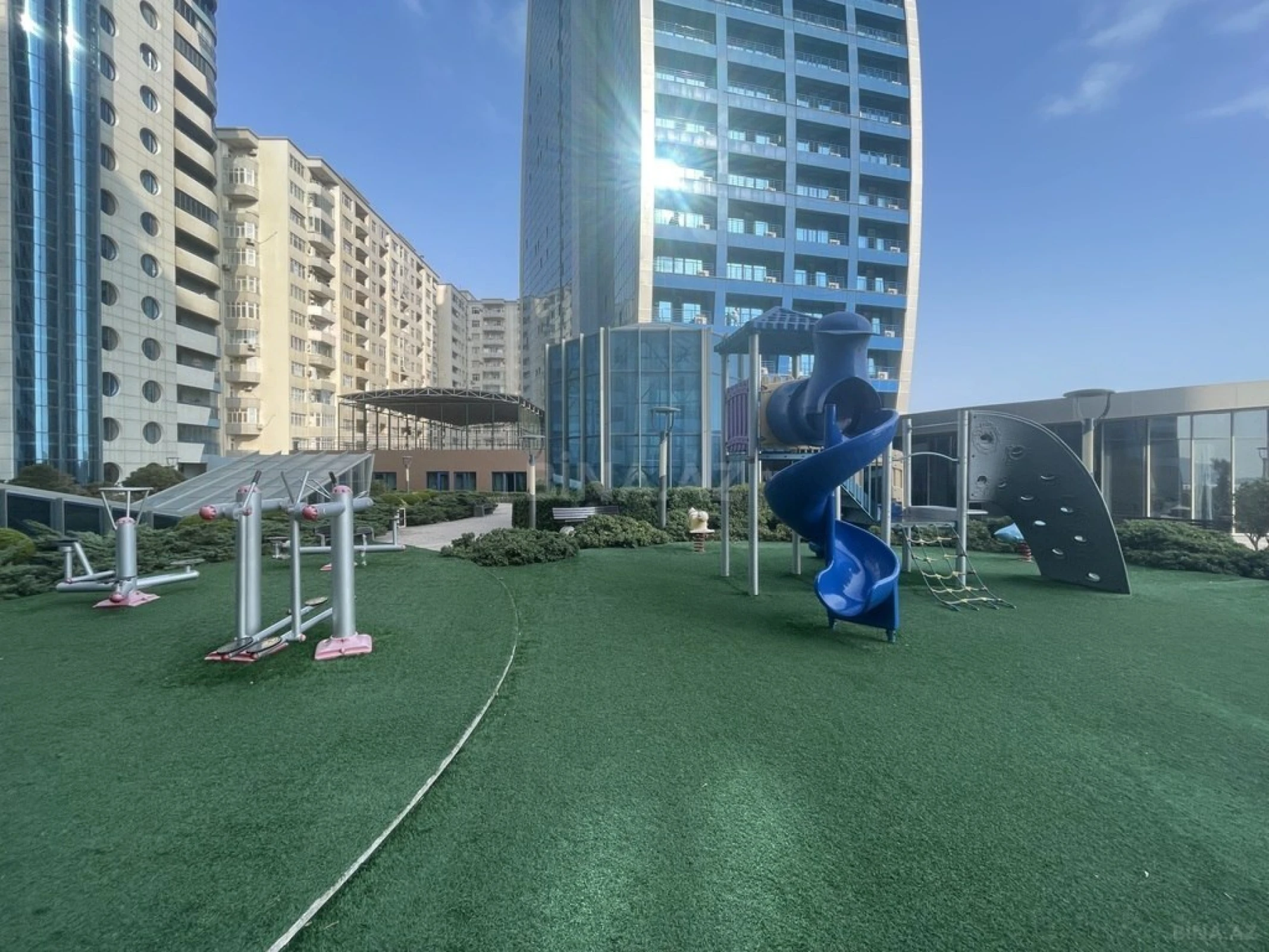 Kirayə verilir 4 otaqlı mənzil 220 m²