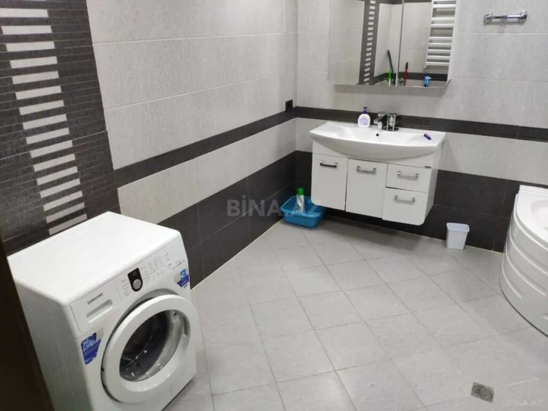 Kirayə verilir 4 otaqlı mənzil 220 m²