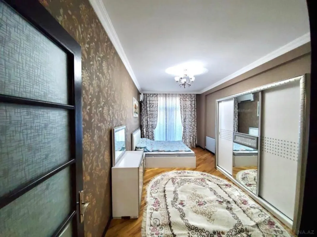 Kirayə verilir 4 otaqlı mənzil 220 m²