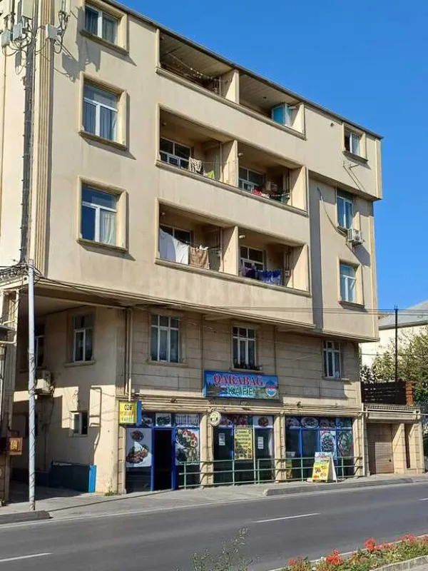 Satılır obyekt 800 m²