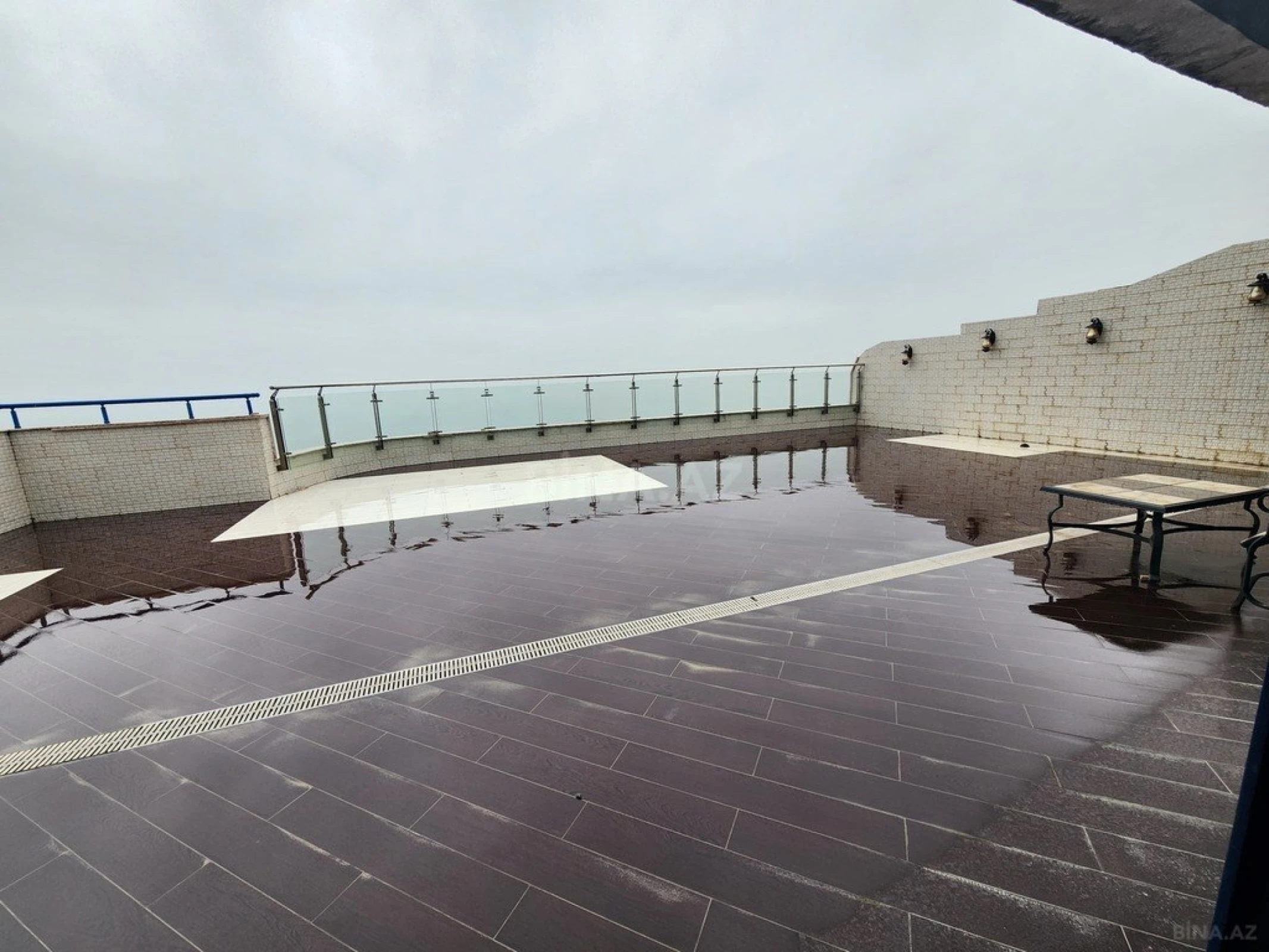 Kirayə verilir 6 otaqlı mənzil 300 m²