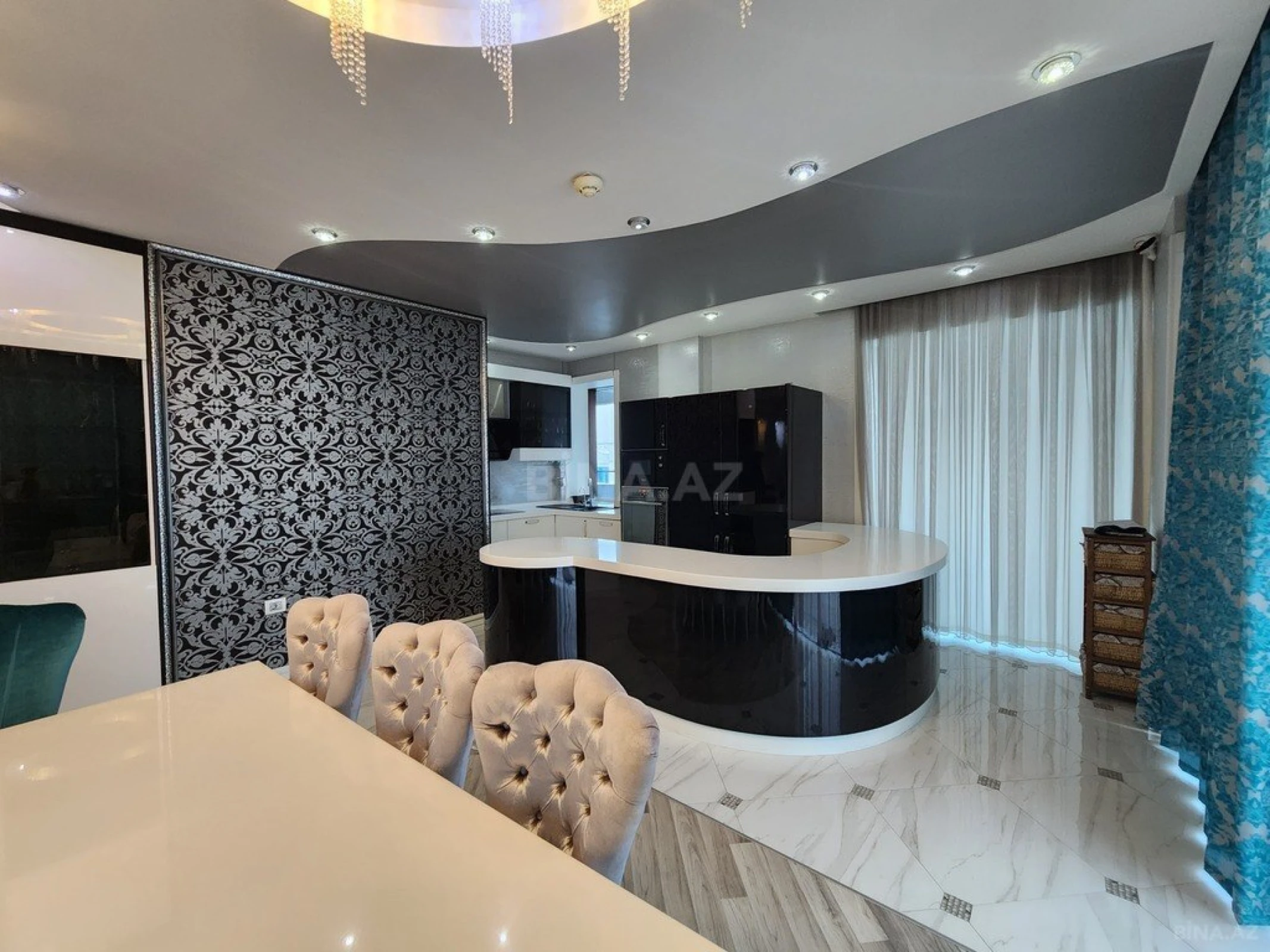 Kirayə verilir 6 otaqlı mənzil 300 m²