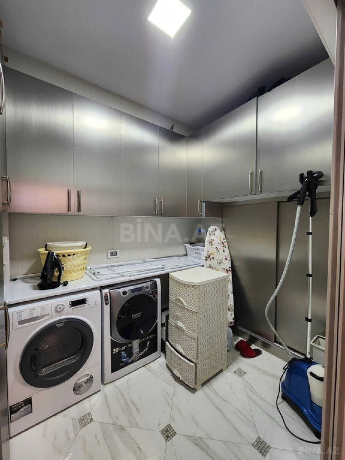 Kirayə verilir 6 otaqlı mənzil 300 m²