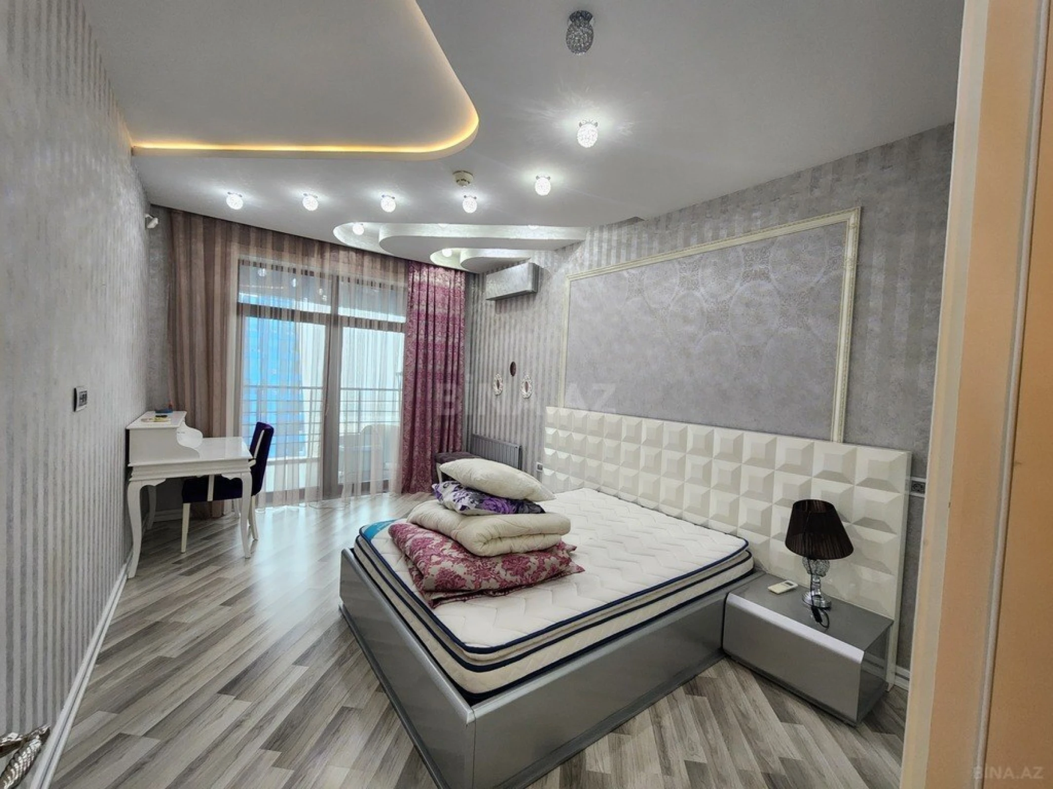 Kirayə verilir 6 otaqlı mənzil 300 m²