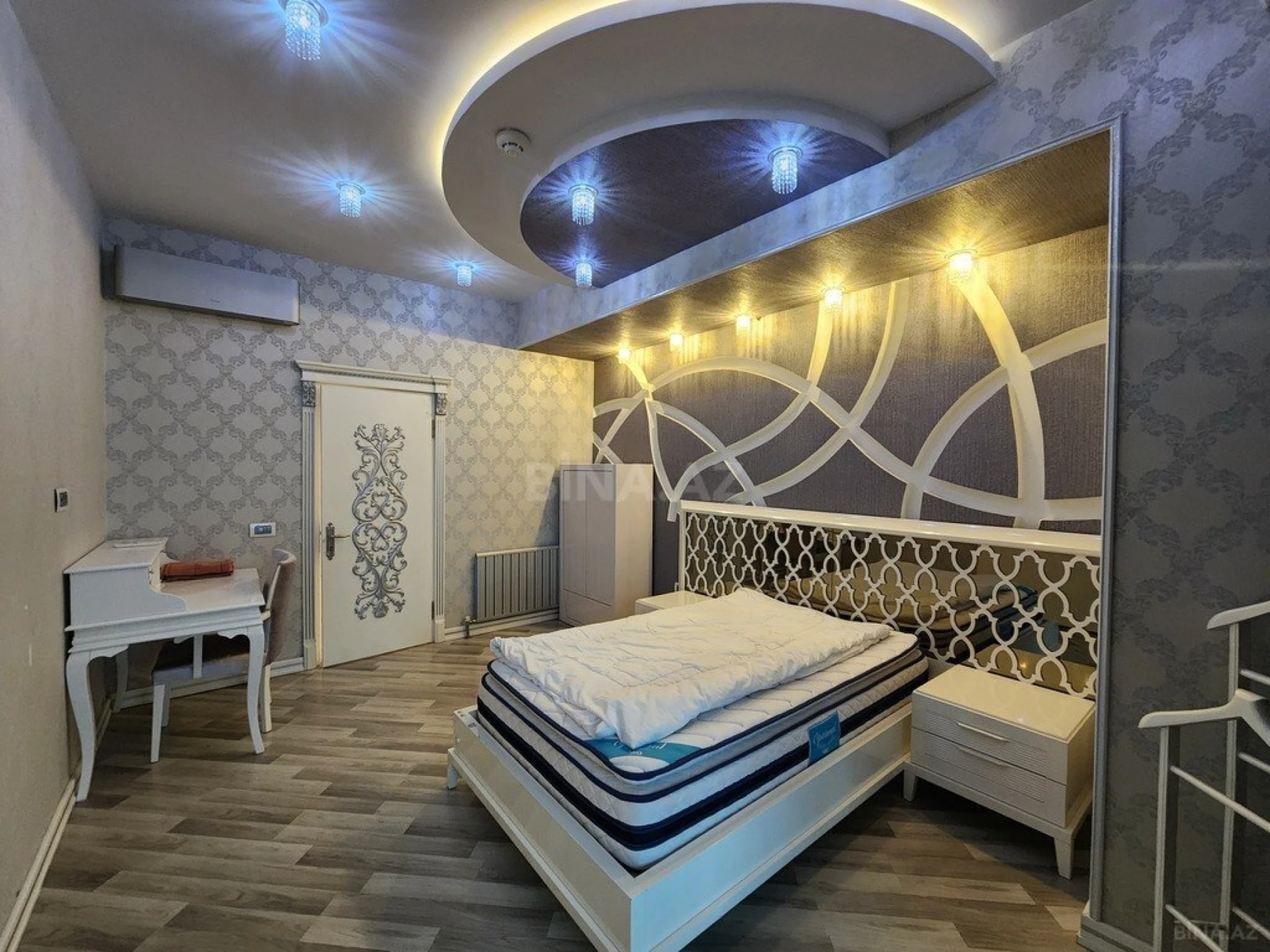 Kirayə verilir 6 otaqlı mənzil 300 m²