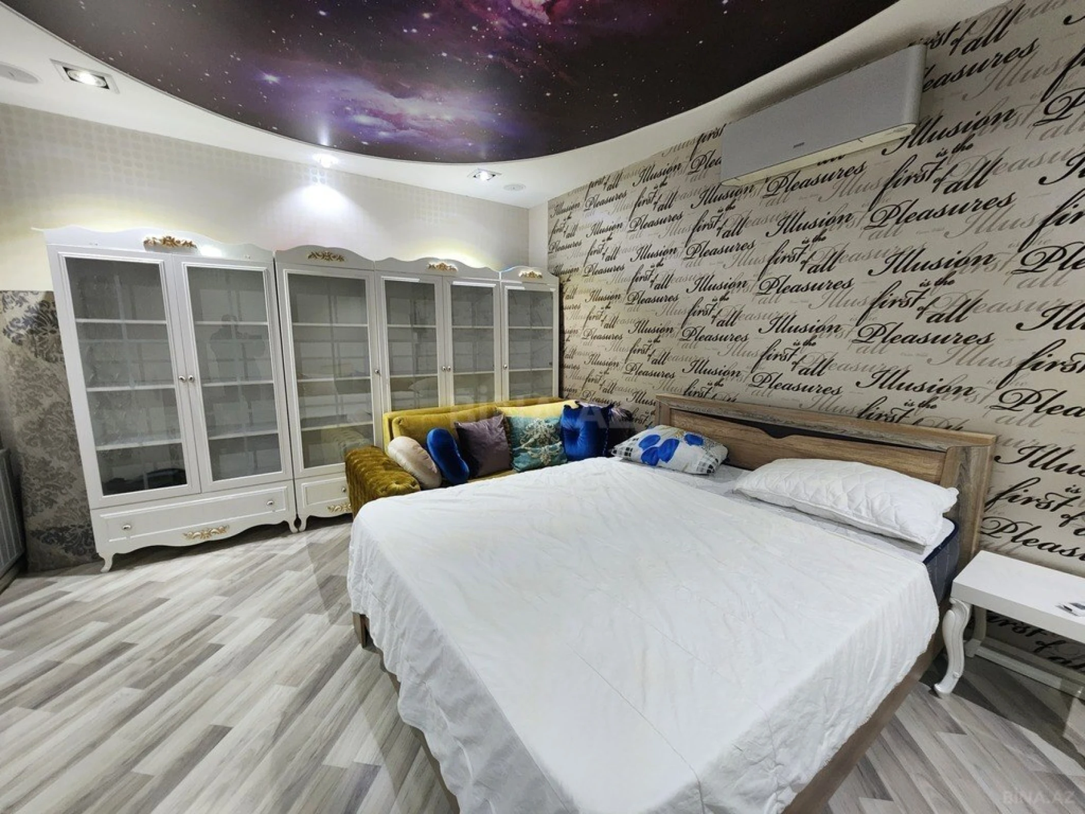 Kirayə verilir 6 otaqlı mənzil 300 m²