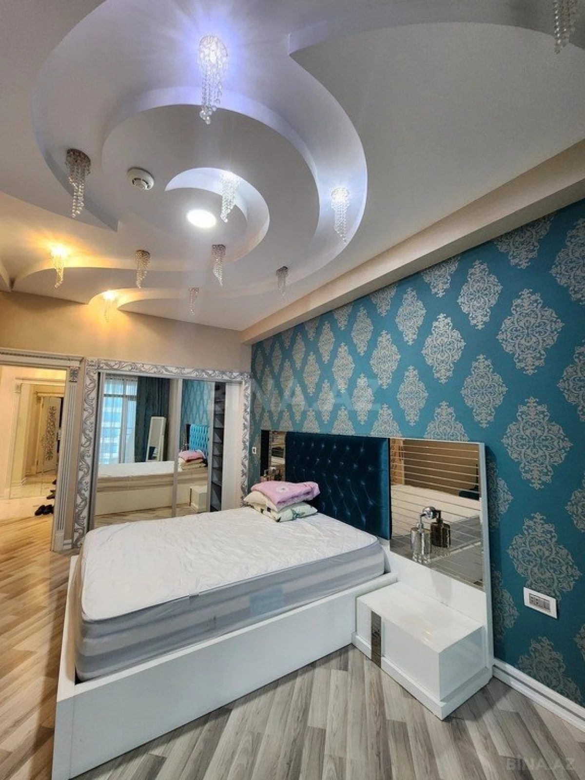 Kirayə verilir 6 otaqlı mənzil 300 m²