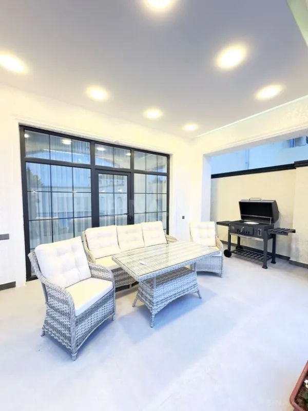 Satılır 5 otaqlı həyət evi 240 m²
