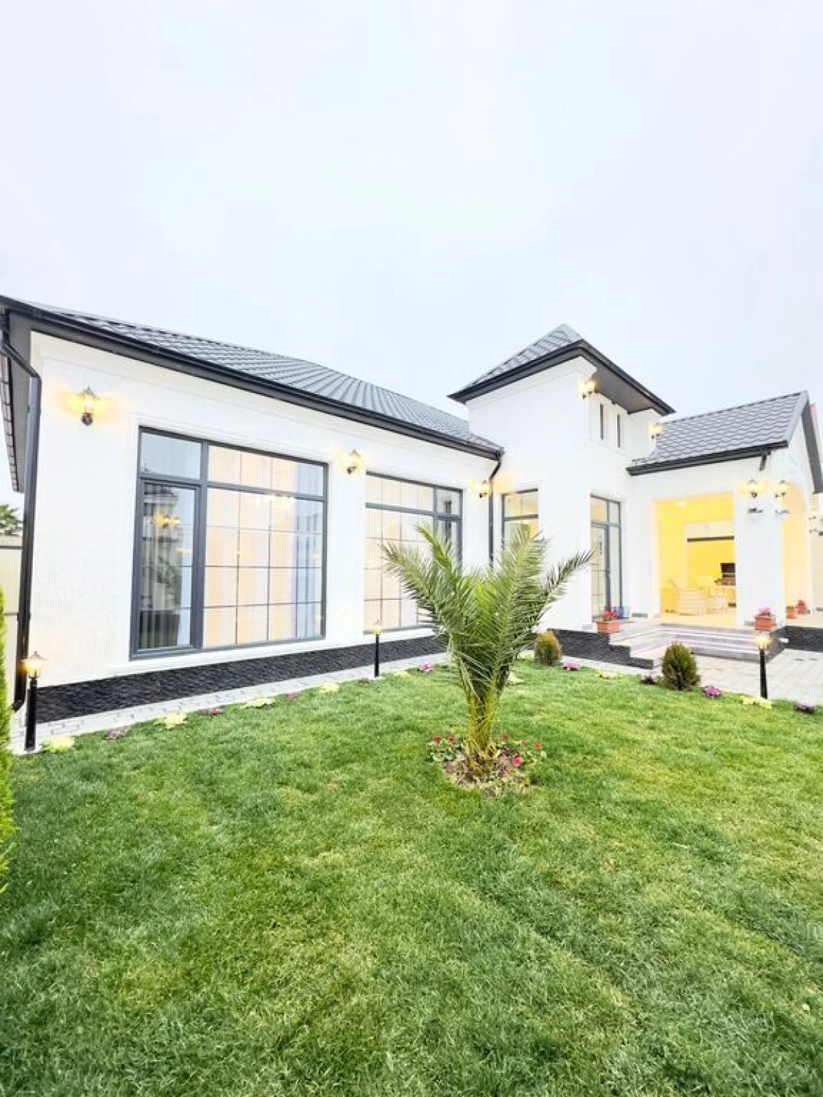 Satılır 5 otaqlı həyət evi 240 m²