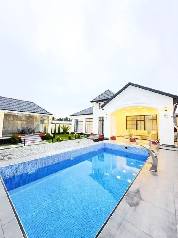 Satılır 5 otaqlı həyət evi 240 m²