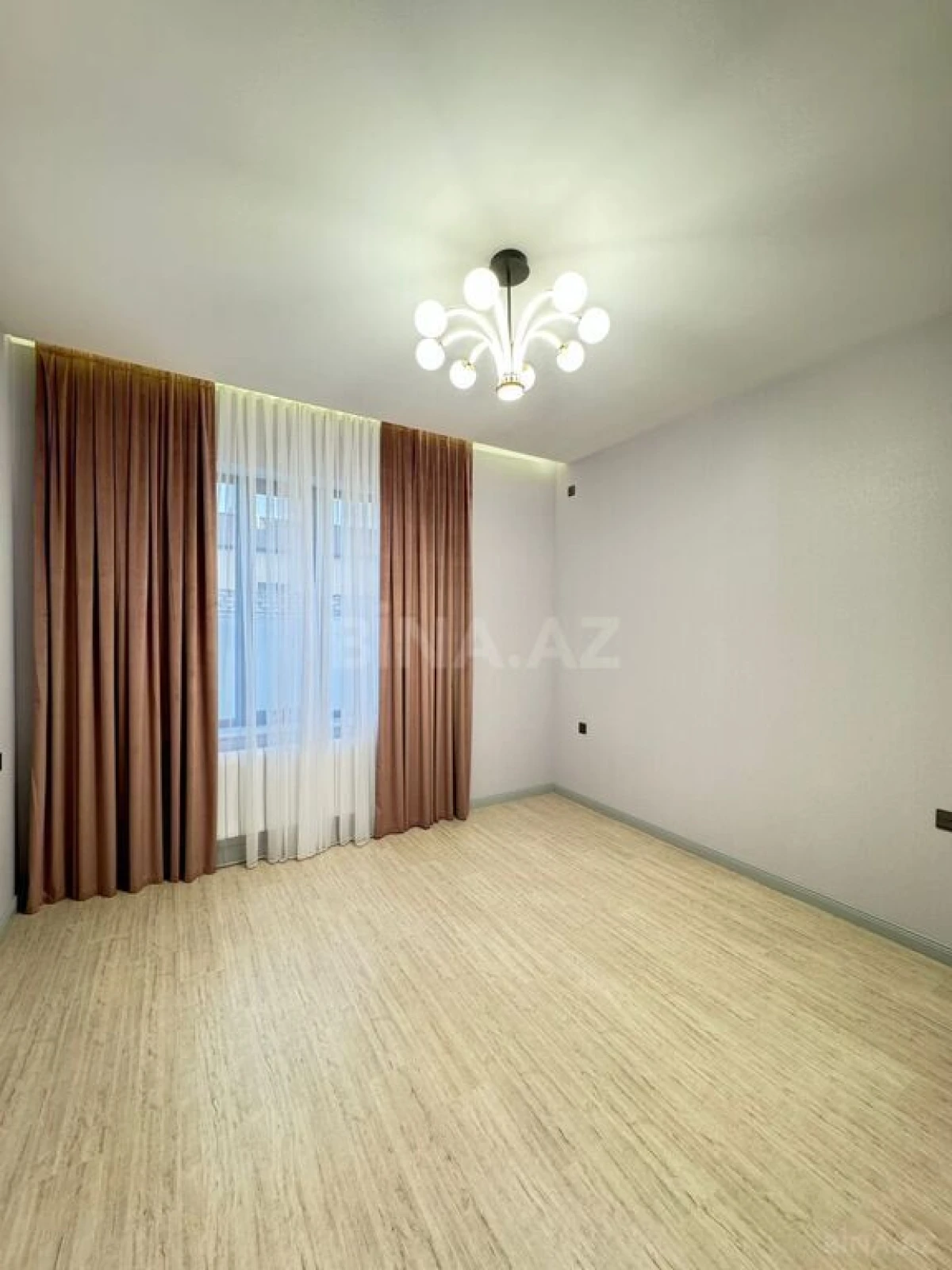 Satılır 5 otaqlı həyət evi 240 m²