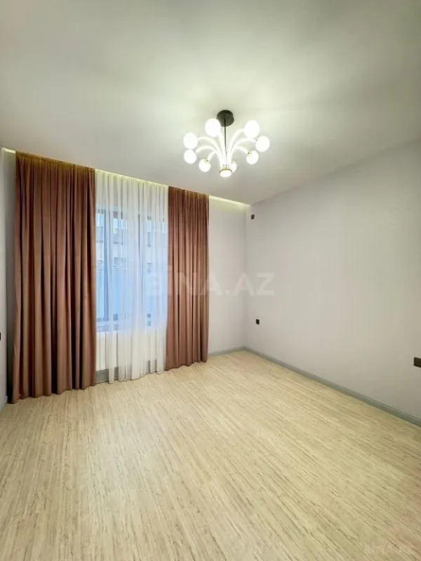 Satılır 5 otaqlı həyət evi 240 m²