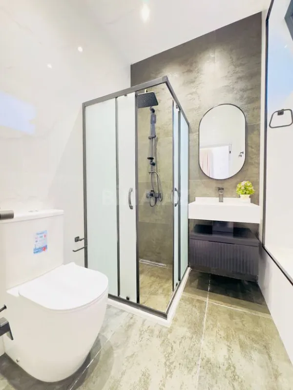 Satılır 5 otaqlı həyət evi 240 m²