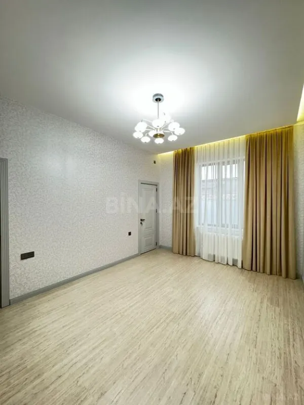 Satılır 5 otaqlı həyət evi 240 m²