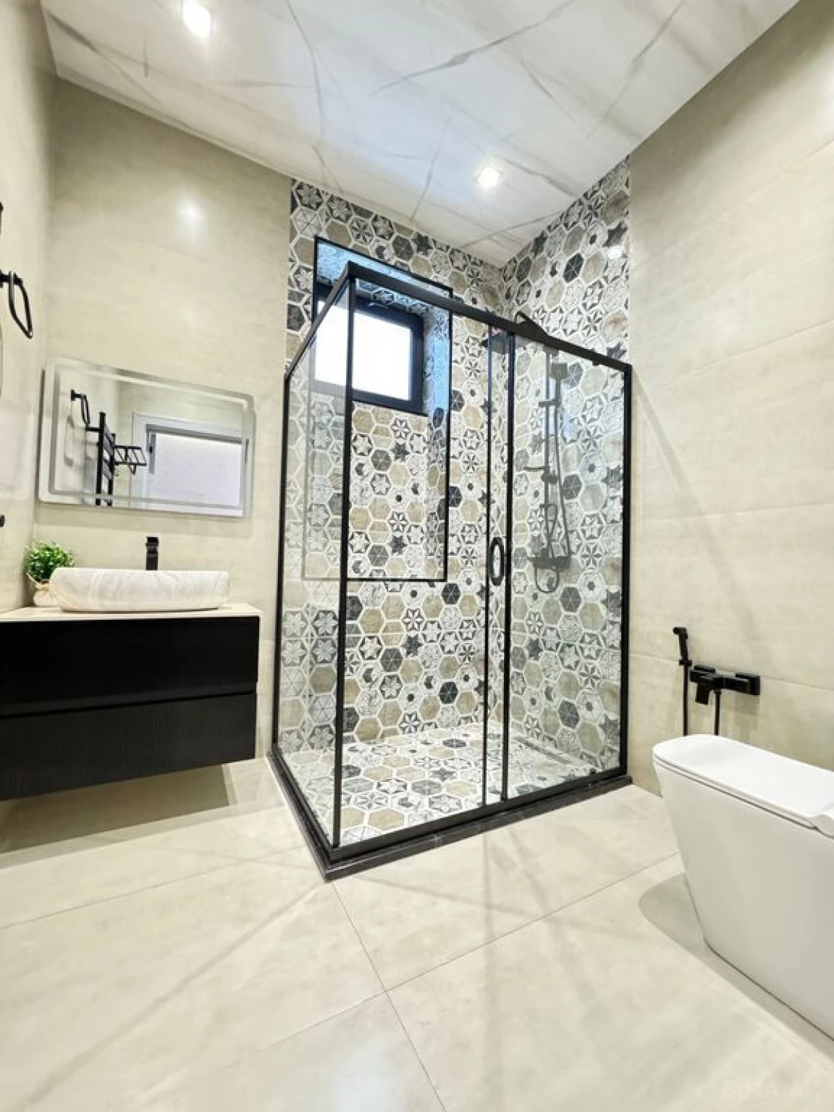 Satılır 5 otaqlı həyət evi 240 m²