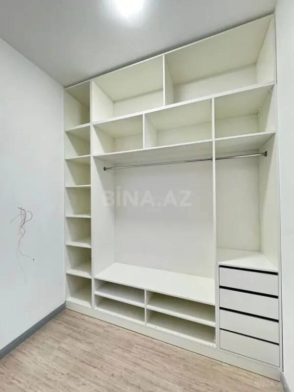 Satılır 5 otaqlı həyət evi 240 m²