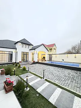 Satılır 5 otaqlı həyət evi 240 m²
