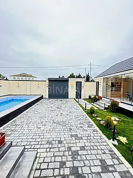 Satılır 5 otaqlı həyət evi 240 m²