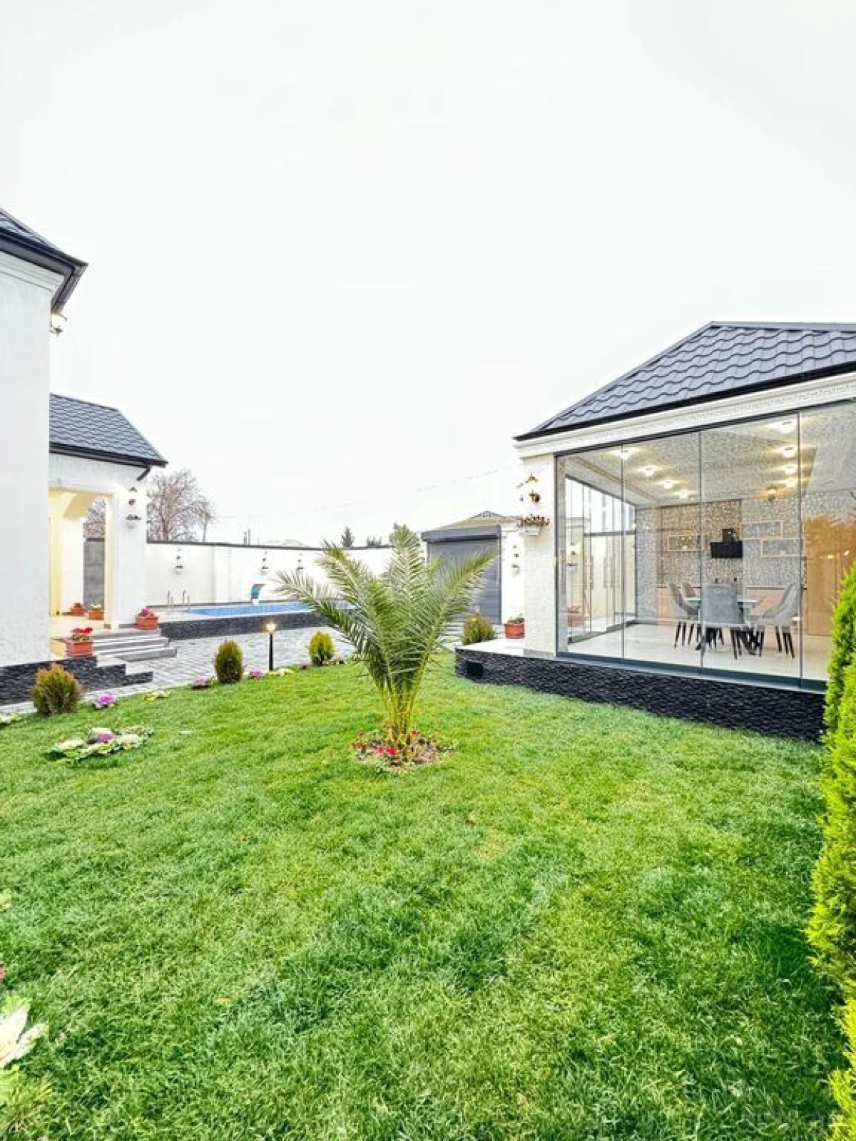 Satılır 5 otaqlı həyət evi 240 m²