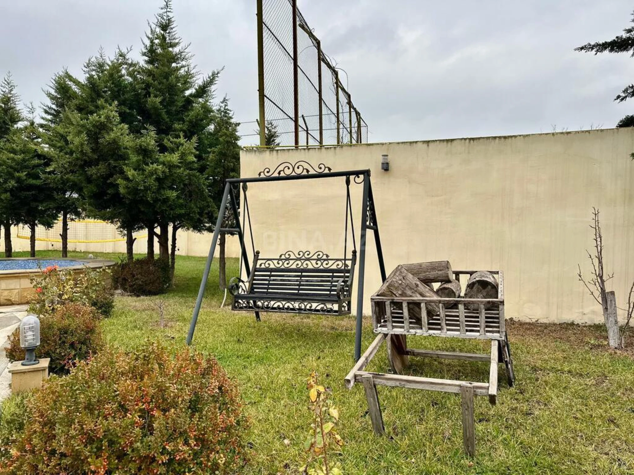 Satılır 5 otaqlı həyət evi 200 m²