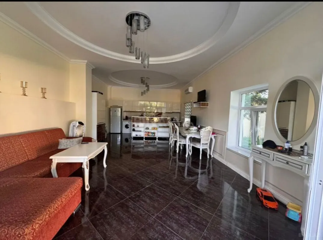 Satılır 5 otaqlı həyət evi 200 m²