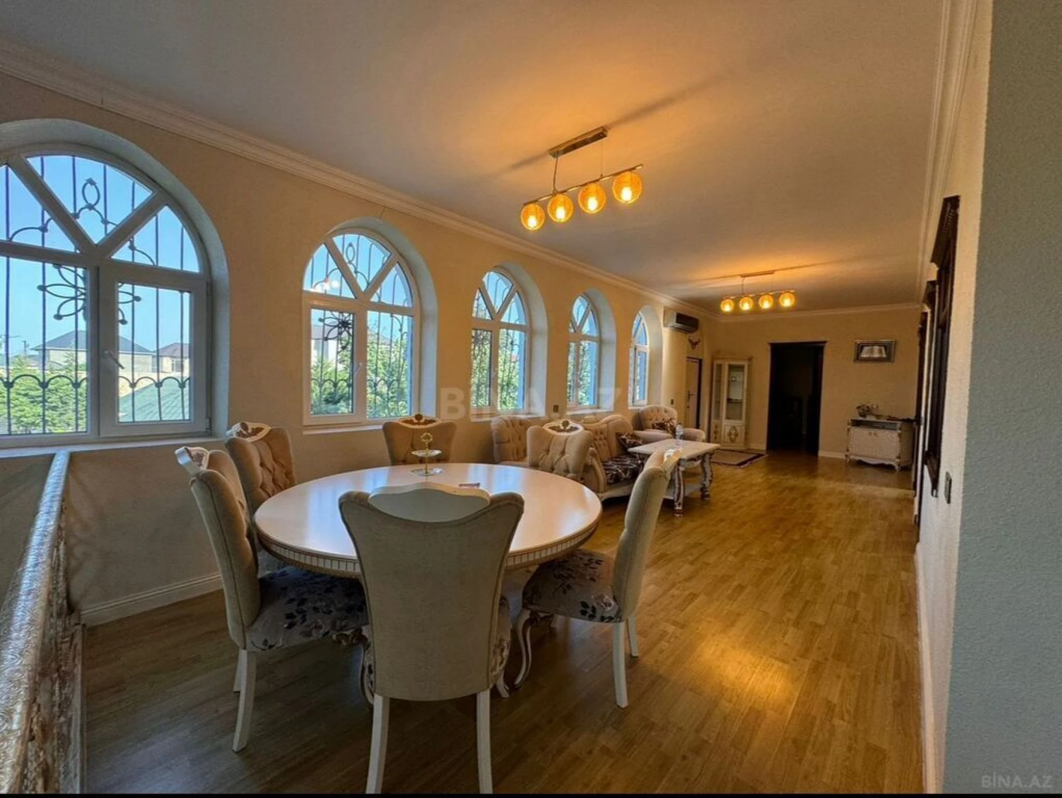 Satılır 5 otaqlı həyət evi 200 m²