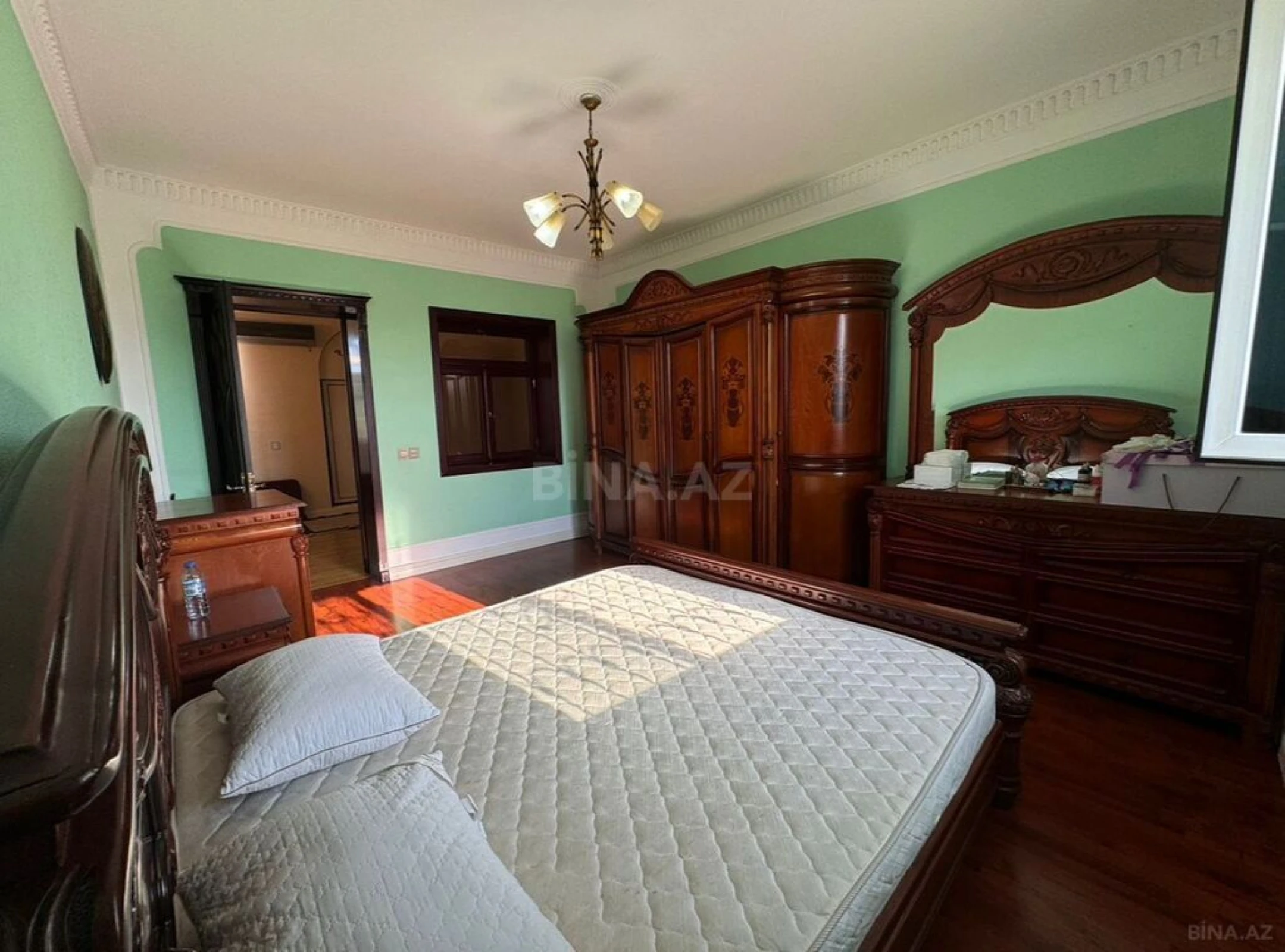 Satılır 5 otaqlı həyət evi 200 m²