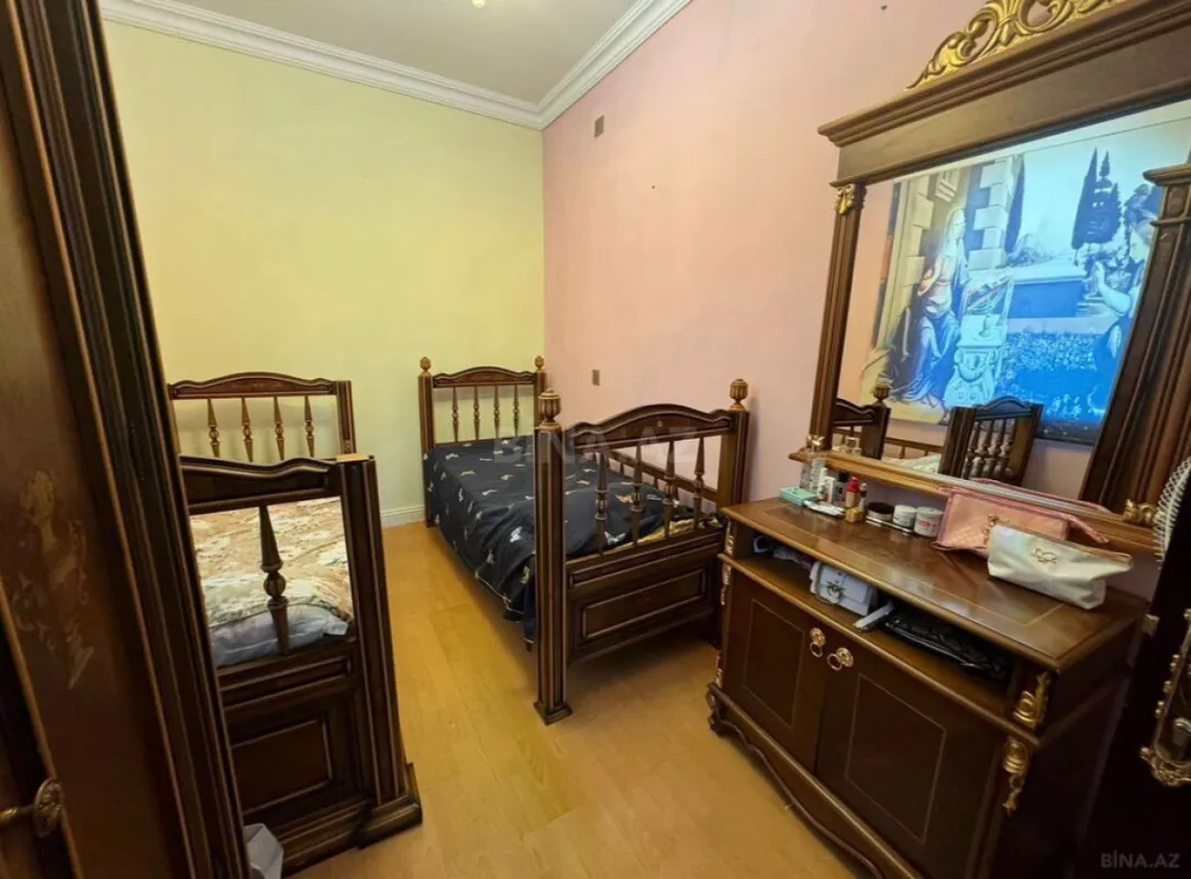 Satılır 5 otaqlı həyət evi 200 m²