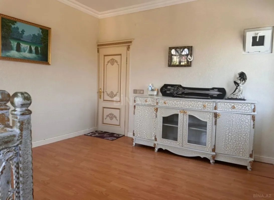 Satılır 5 otaqlı həyət evi 200 m²