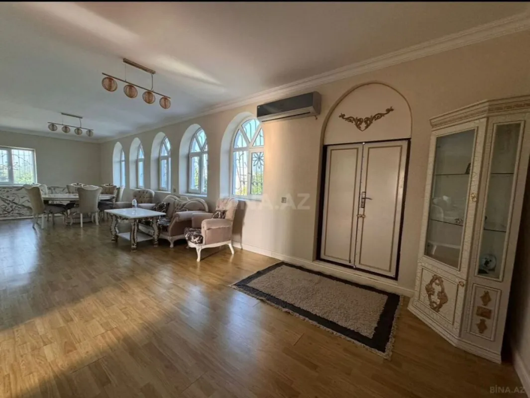 Satılır 5 otaqlı həyət evi 200 m²