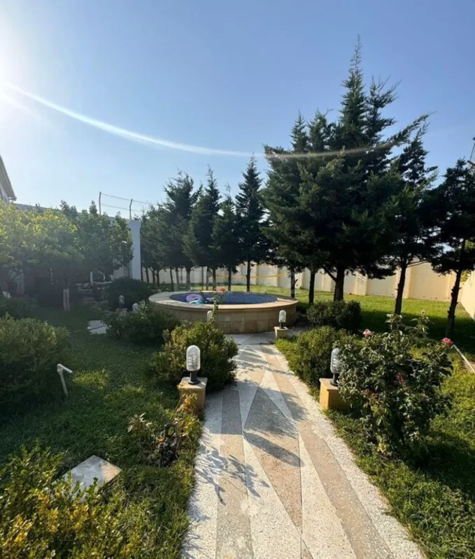 Satılır 5 otaqlı həyət evi 200 m²