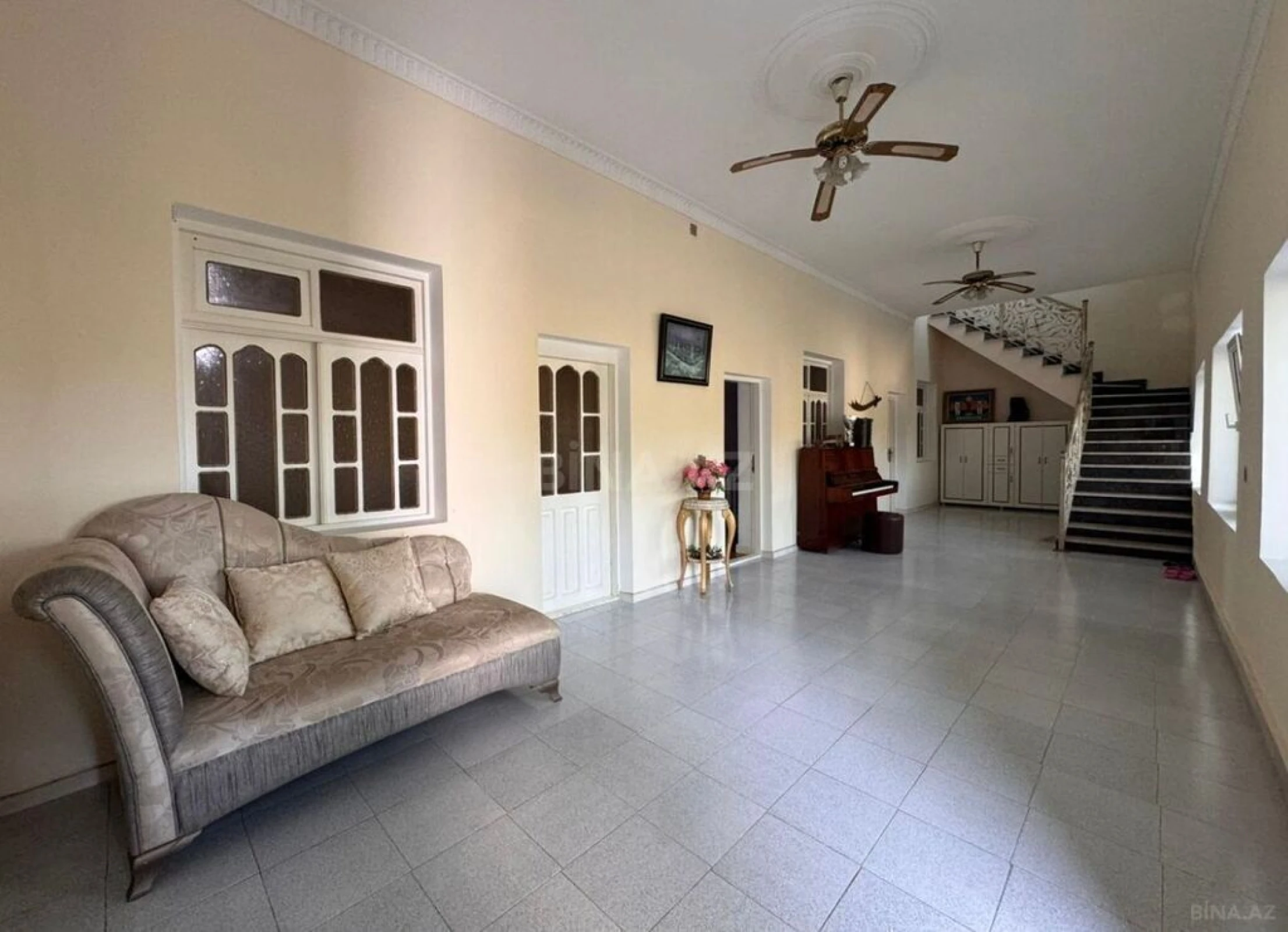 Satılır 5 otaqlı həyət evi 200 m²