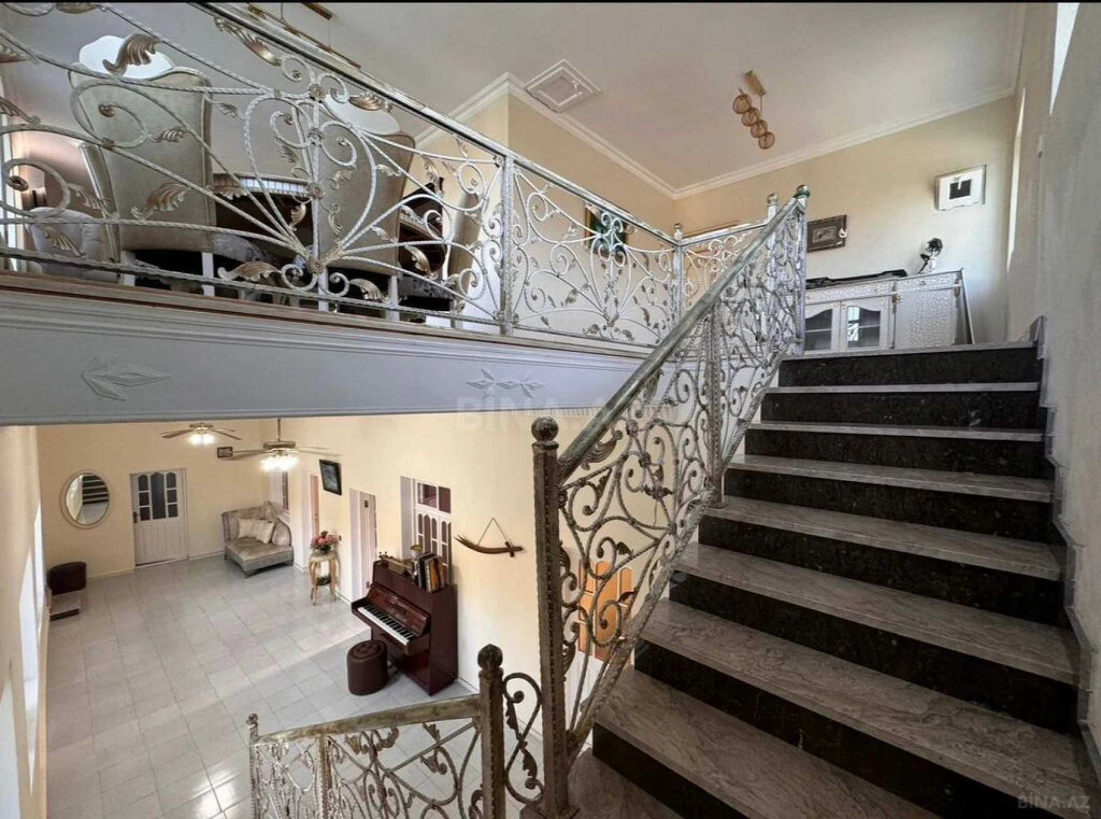 Satılır 5 otaqlı həyət evi 200 m²