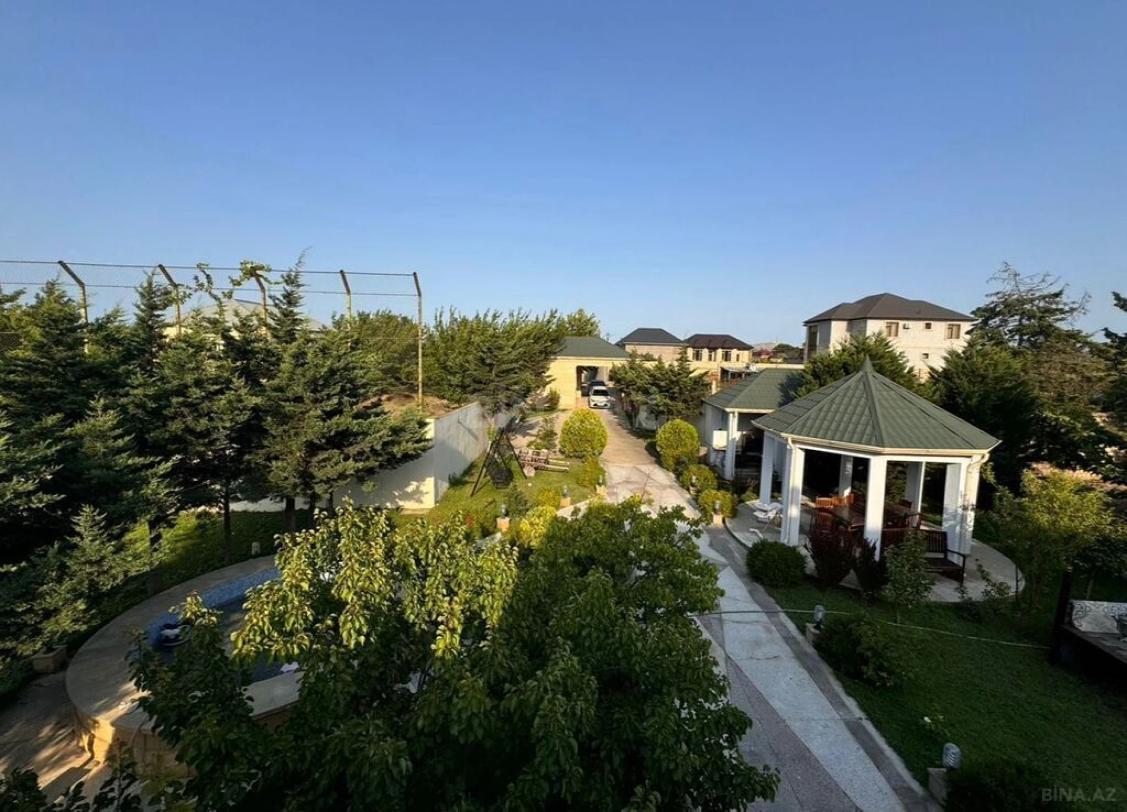 Satılır 5 otaqlı həyət evi 200 m²