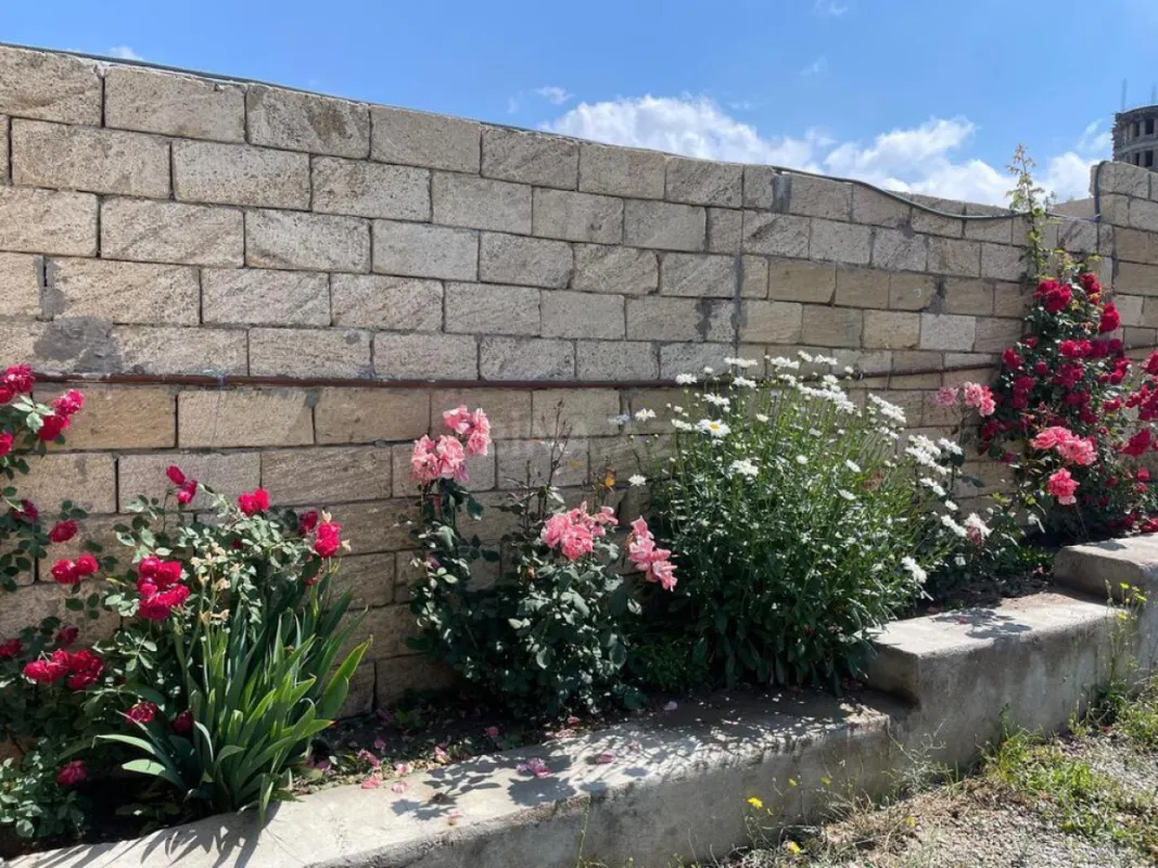 Satılır 5 otaqlı həyət evi 169 m²