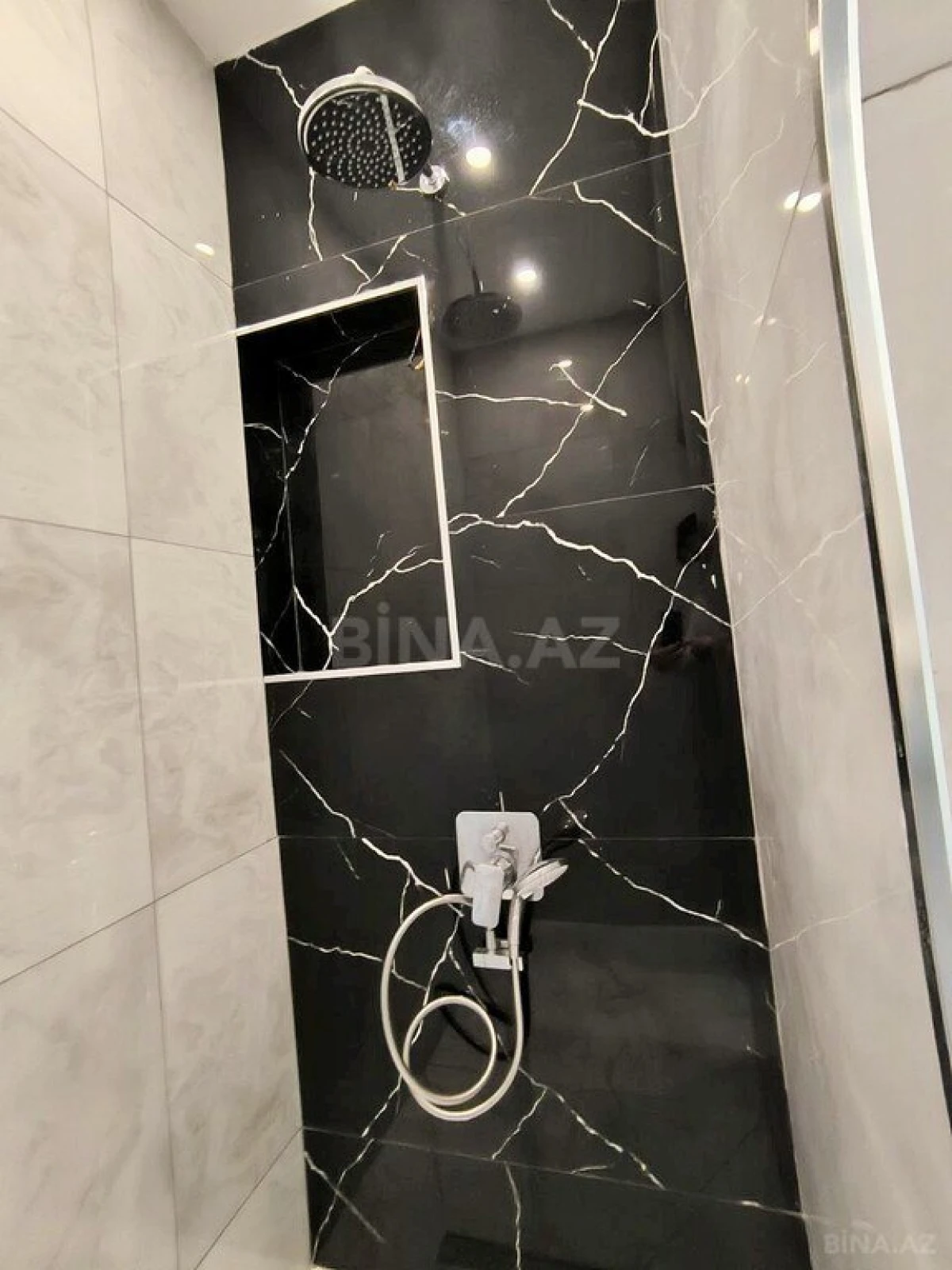 Satılır 2 otaqlı mənzil 70.8 m²