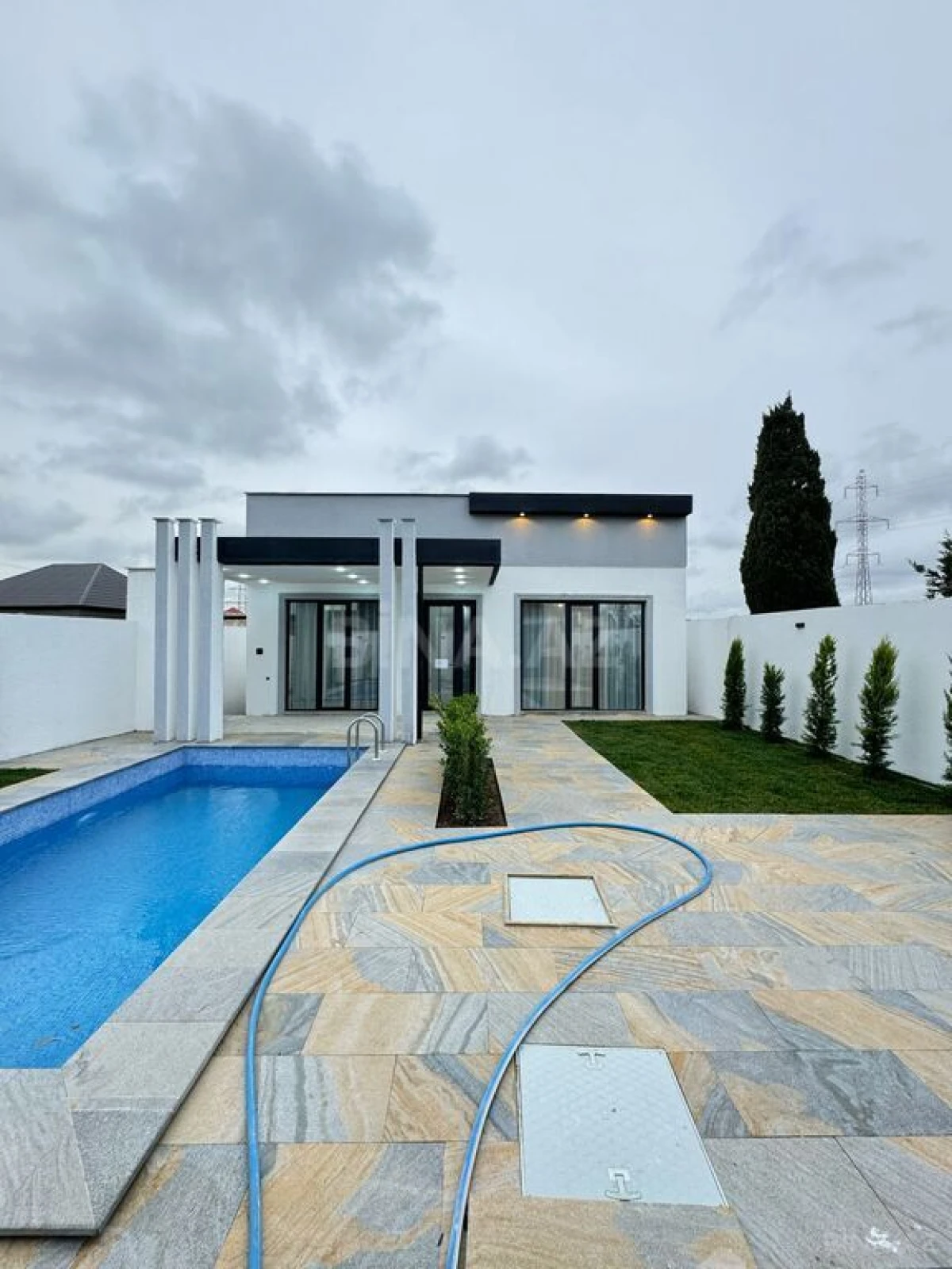 Satılır 4 otaqlı həyət evi 150 m²