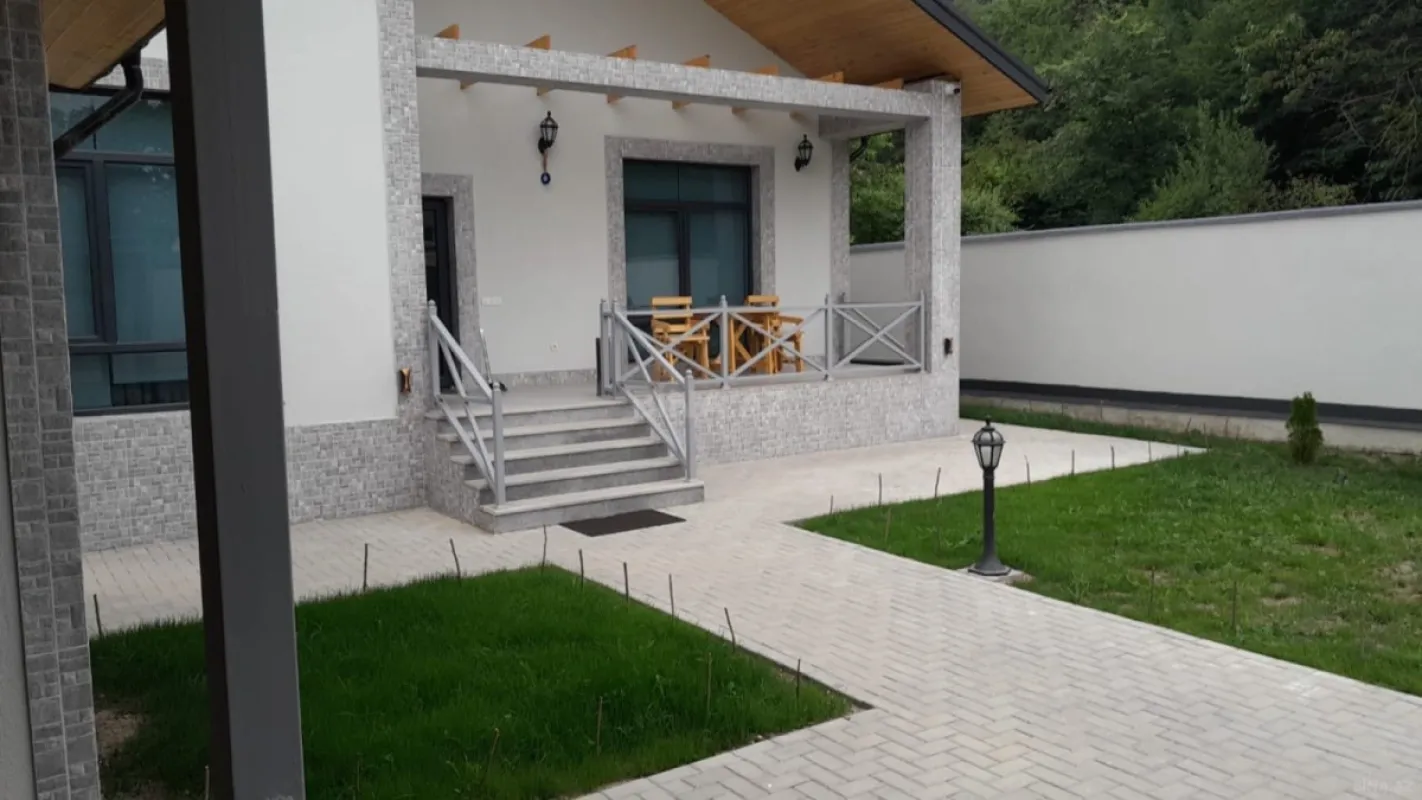 Kirayə verilir 5 otaqlı həyət evi 185 m²