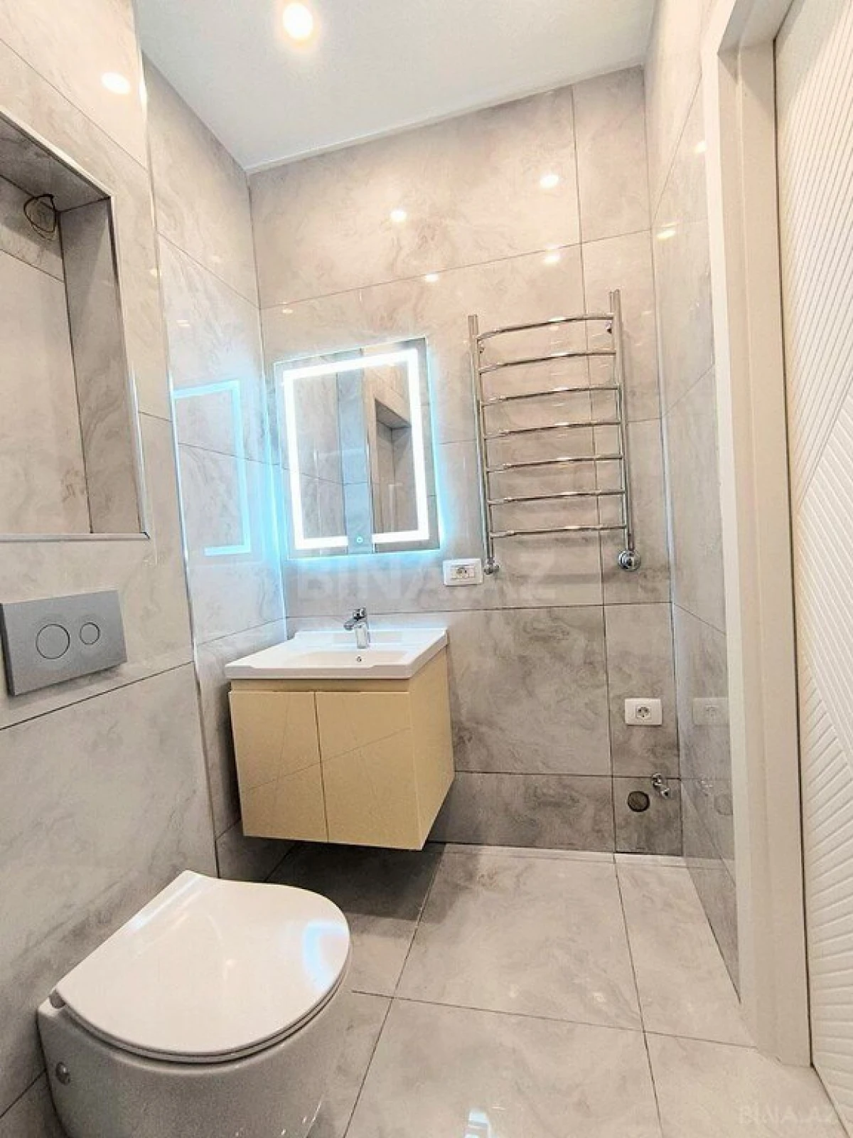 Satılır 2 otaqlı mənzil 70.8 m²