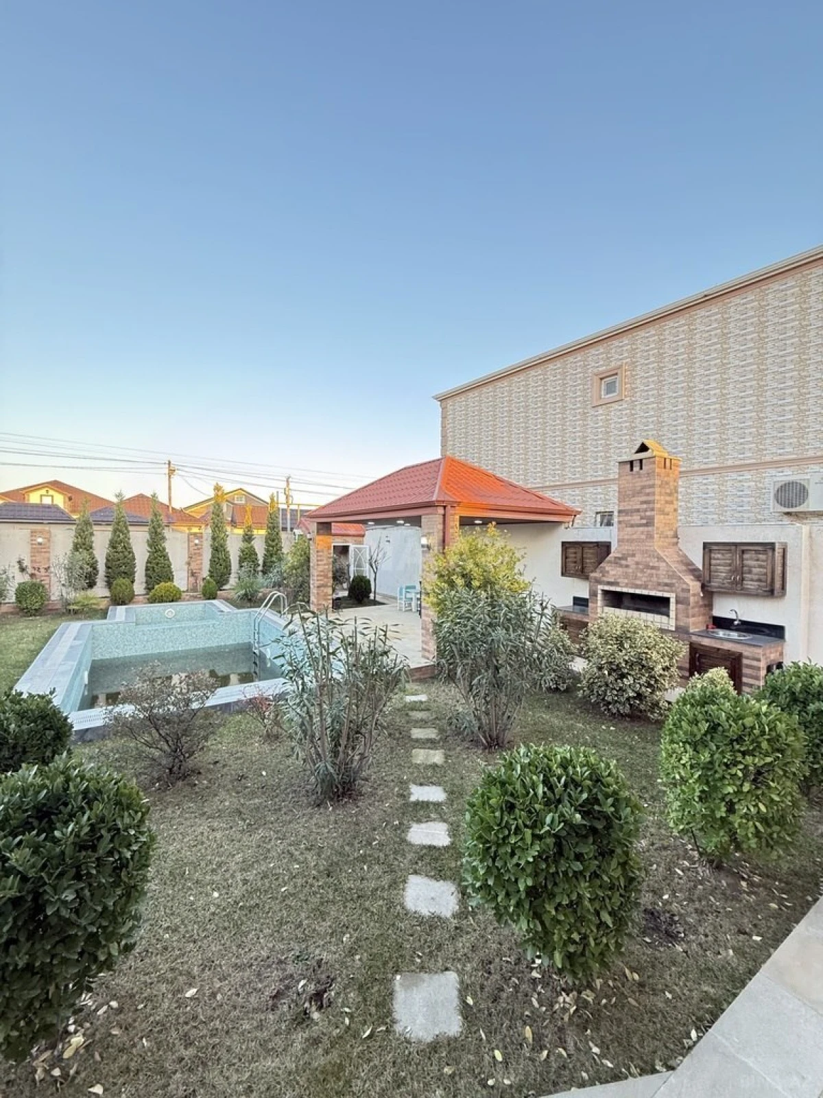 Satılır 4 otaqlı həyət evi 170 m²