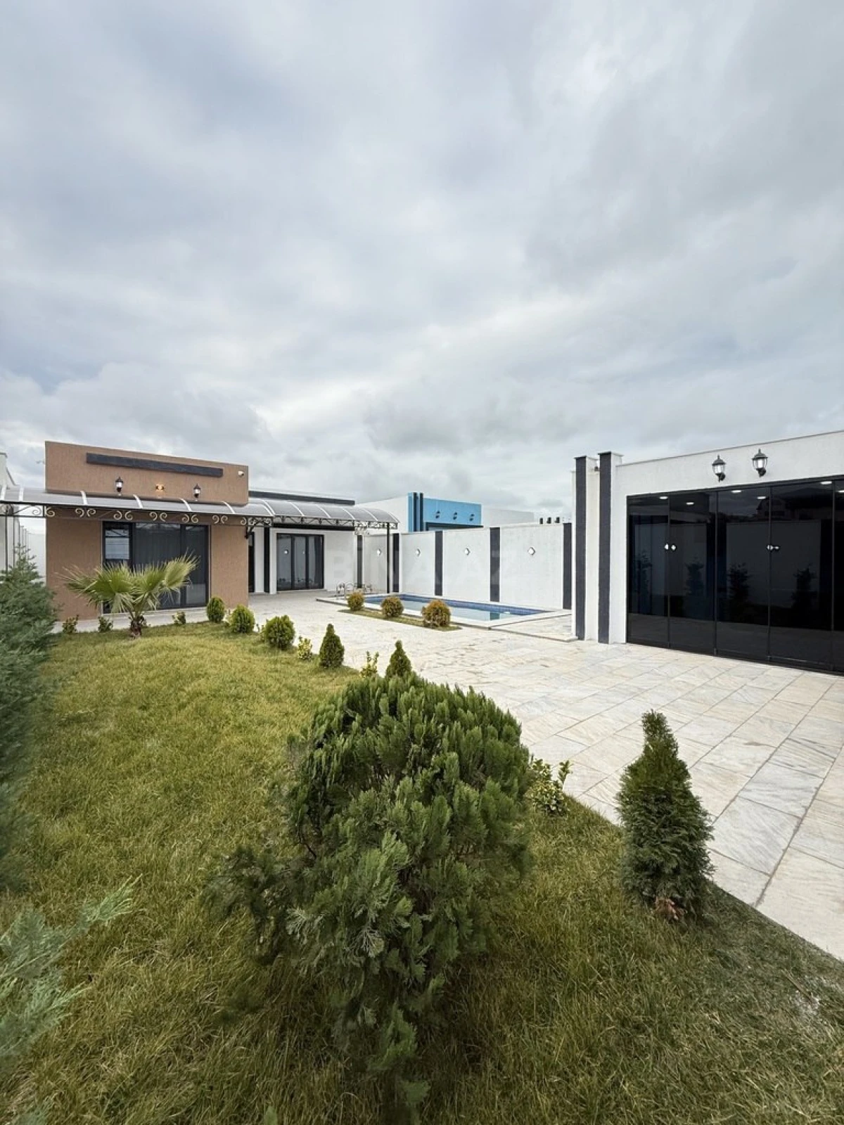 Satılır 4 otaqlı həyət evi 150 m²