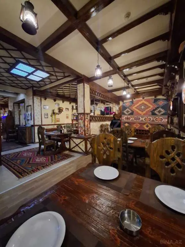 Satılır obyekt 240 m²