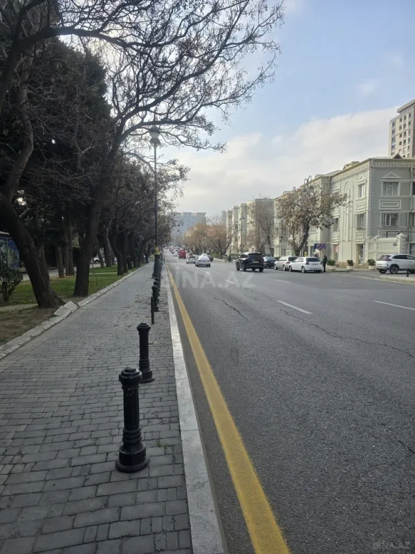 Satılır obyekt 240 m²