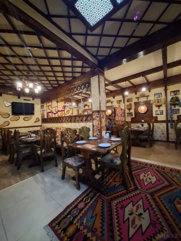 Satılır obyekt 240 m²