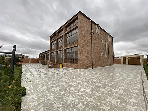 Satılır 6 otaqlı həyət evi 600 m²