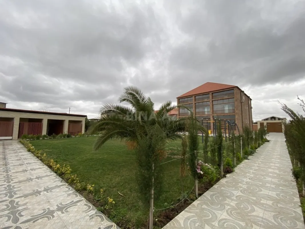 Satılır 6 otaqlı həyət evi 600 m²