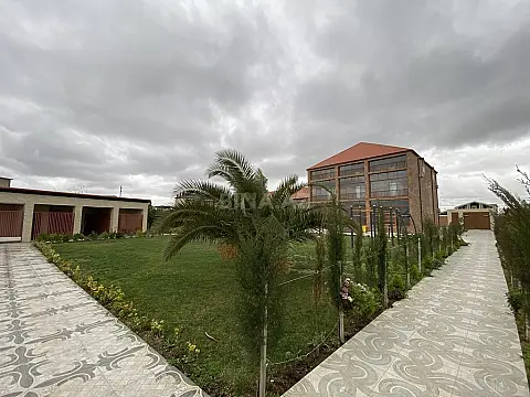 Satılır 6 otaqlı həyət evi 600 m²