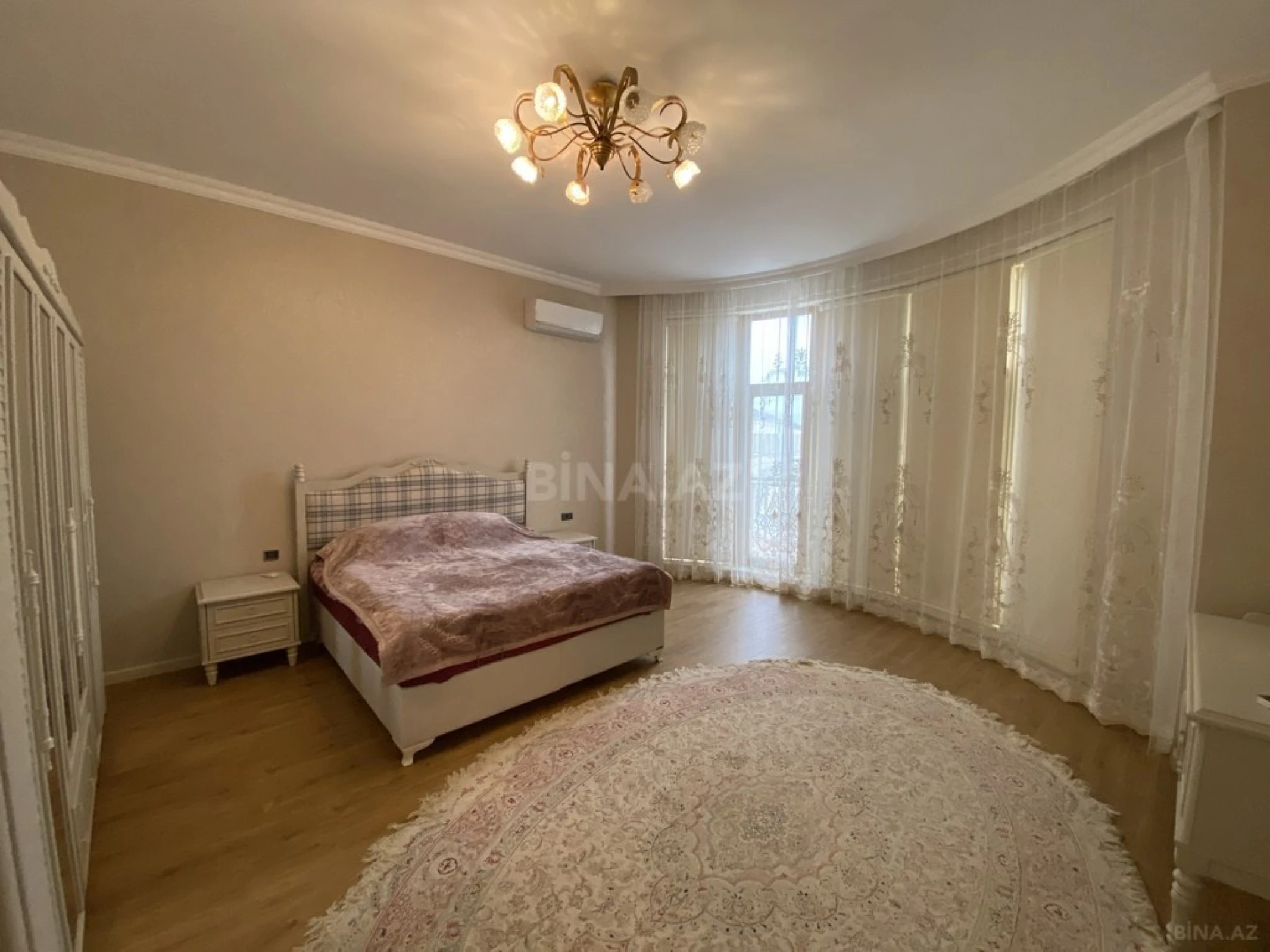 Satılır 6 otaqlı həyət evi 600 m²